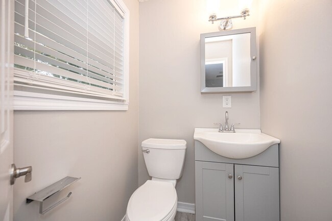 Building Photo - Charming Home in the Heart of Ocean Springs!