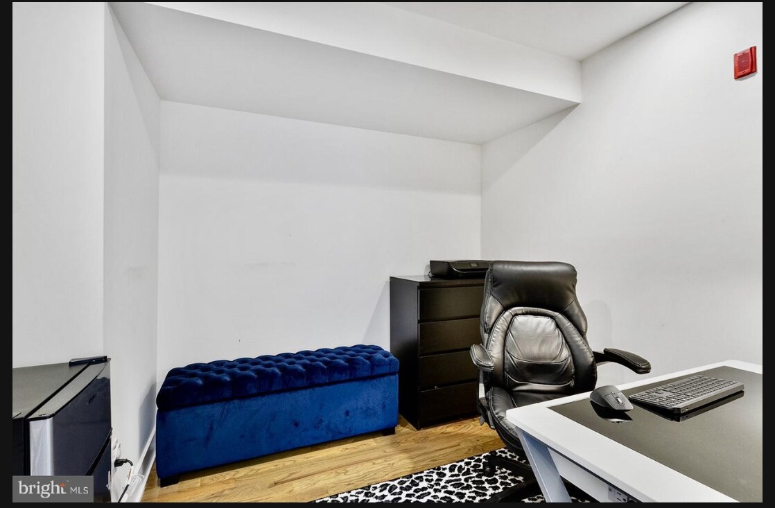 Building Photo - 2536 W Girard Ave