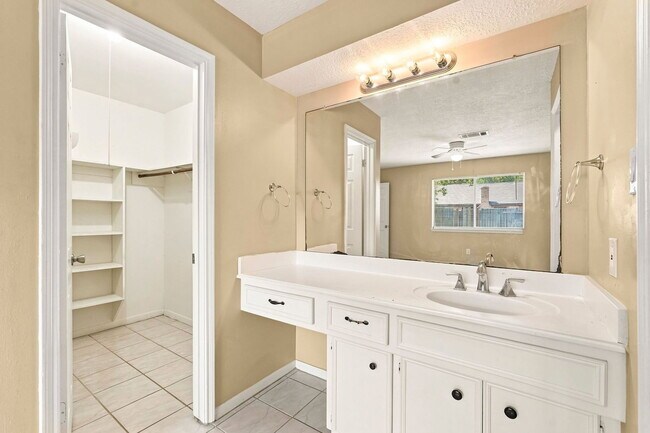 Building Photo - 703 Conestoga Cir