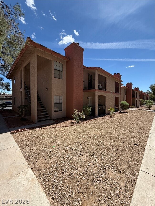 Building Photo - 5576 W Rochelle Ave.