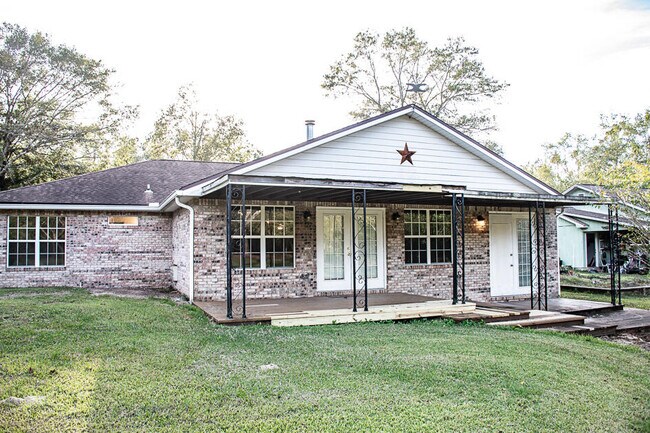 Building Photo - 112 Golf Course Dr