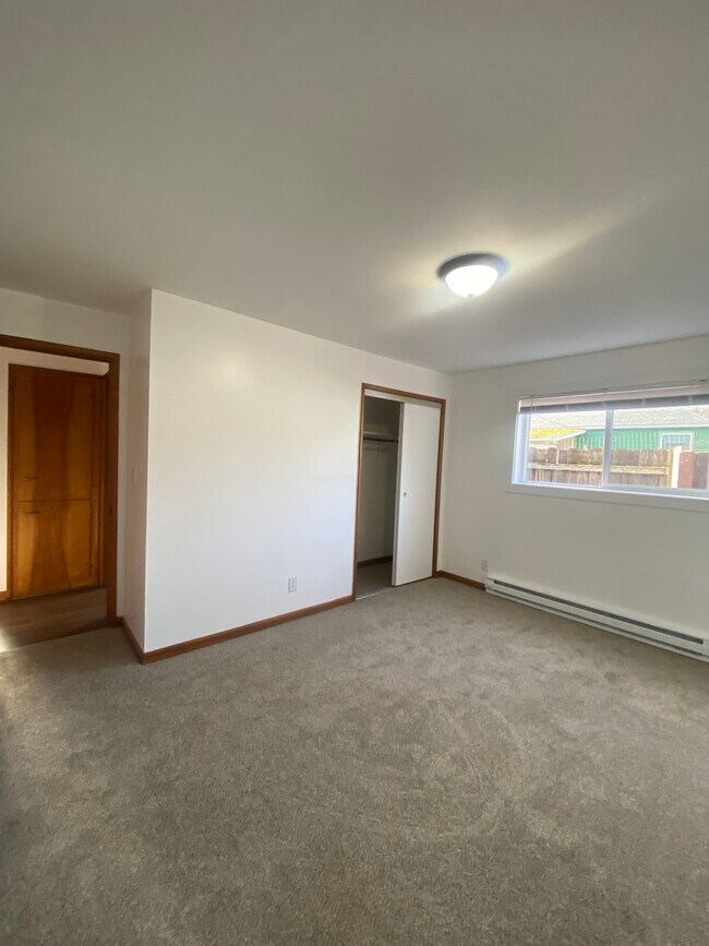 Building Photo - 1272 Ruge St NW
