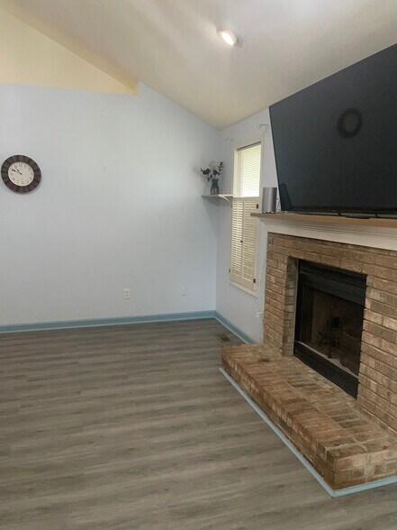 Building Photo - 906 Autumn Ridge Ln