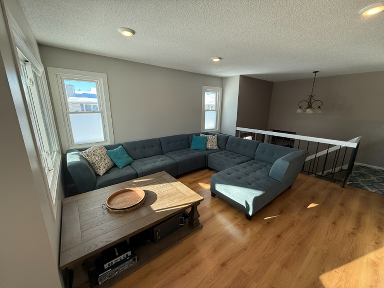 Building Photo - 4125 Goldenrod Ln N