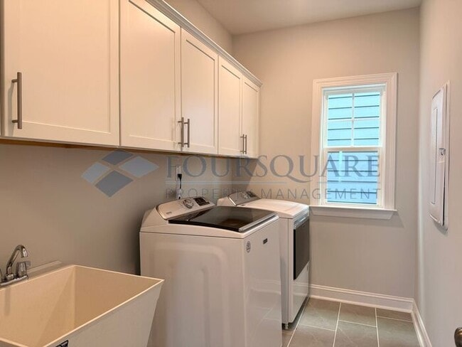 Building Photo - Spacious Corner-Lot Home with Guest Suite, Screened Porch & Detached 2-Car Garage – Resort-Style ...