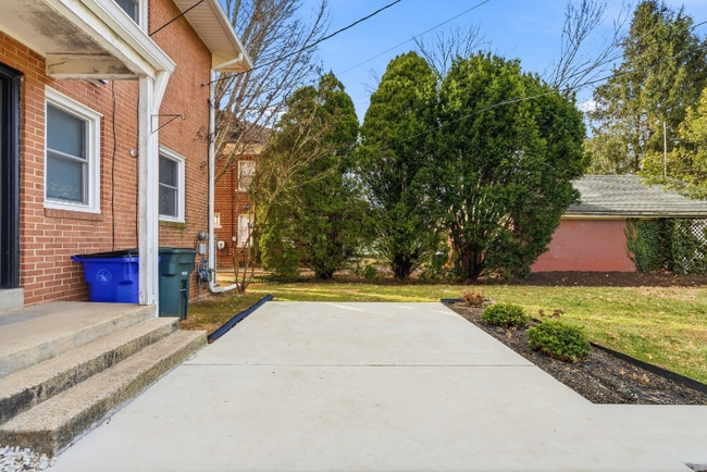 Building Photo - 707 Fairview Ave