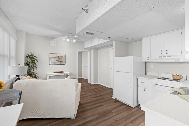 Building Photo - 411 1st Ave N