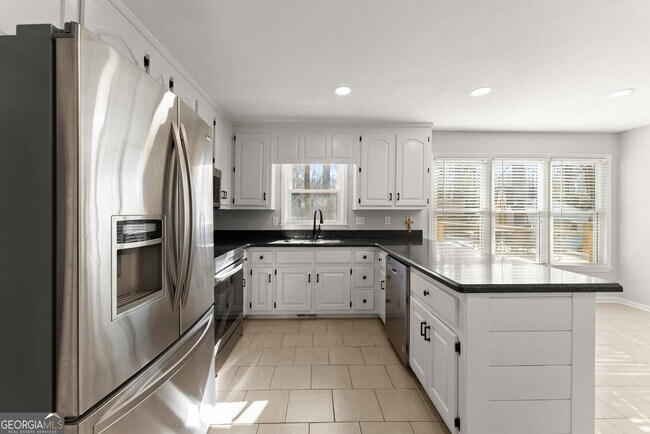 Building Photo - 2160 Robin Hood Trail