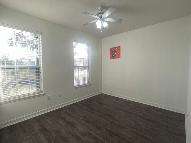 Building Photo - 6941 Beargrass Rd