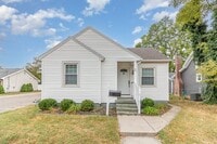 Building Photo - 2 Bed / 1 Bath House - Downtown Historic S...