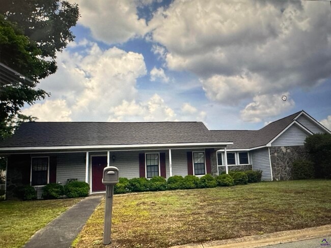 Primary Photo - 408 Sunshine Way