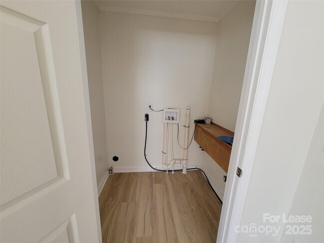 Building Photo - 6539 Louglen Cir