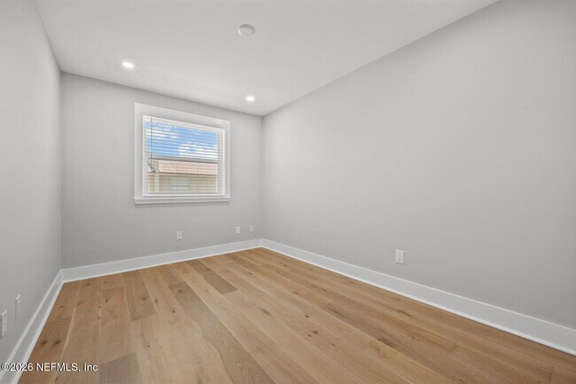 Building Photo - 2107 2nd St S
