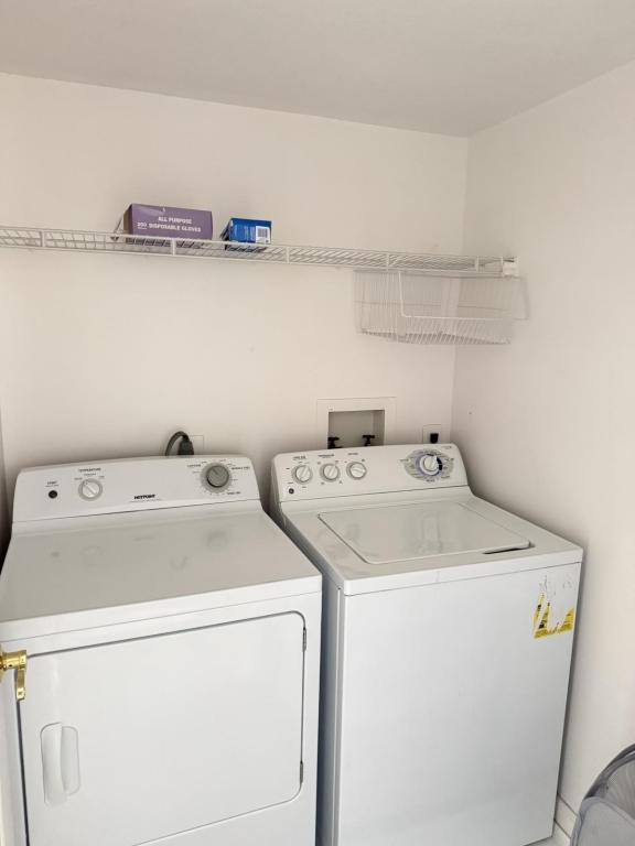 Building Photo - 1540 Riverside Dr