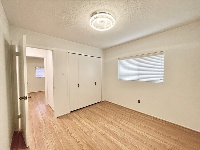 Building Photo - 6 Lea Oak Ct