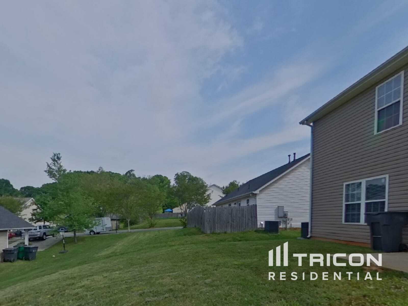 Building Photo - 1513 Crandon Dr