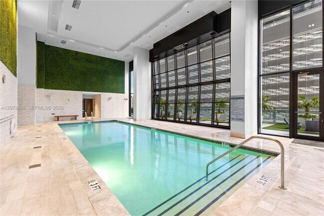 Building Photo - 1010 Brickell Ave