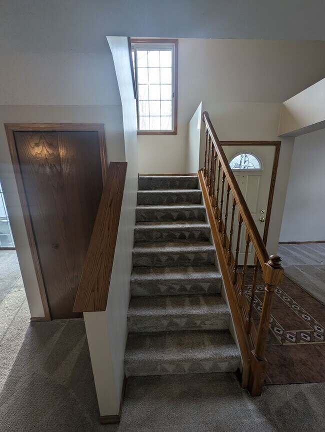 Building Photo - 2583 Bedford Ct
