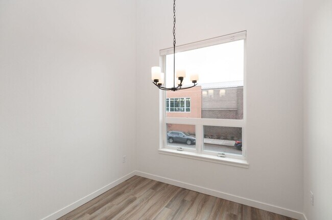 Building Photo - Colorado Apartment Unit 4