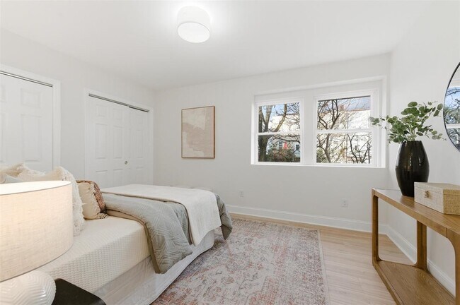 Building Photo - 414 6th St