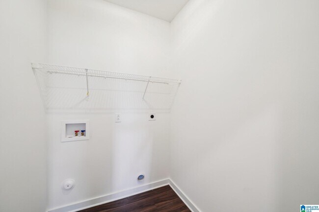 Building Photo - 129 Kings Wy