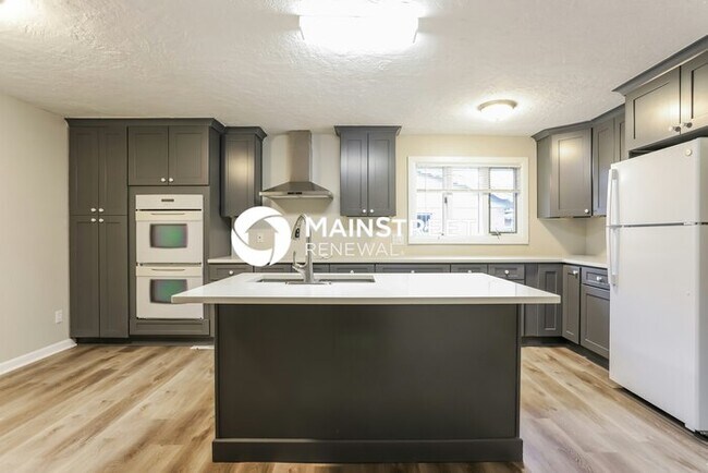 Building Photo - 4 Bedroom Pet-Friendly Home in AURORA, CO with Main Street Renewal