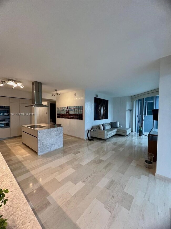 Building Photo - 1300 Brickell Bay Dr