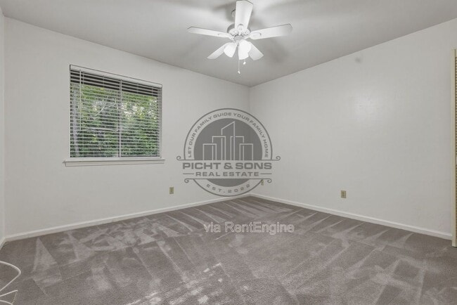 Building Photo - 713 Pointe Ct