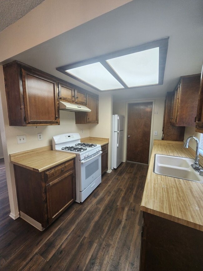 Building Photo - Comfortable 2 Bed, 2.5 Bath in Grover Beach