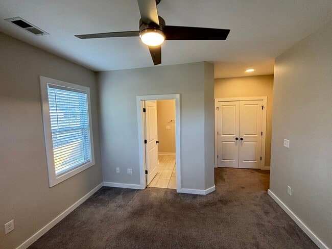 Building Photo - North Nashville home with 3 bedrooms, park...