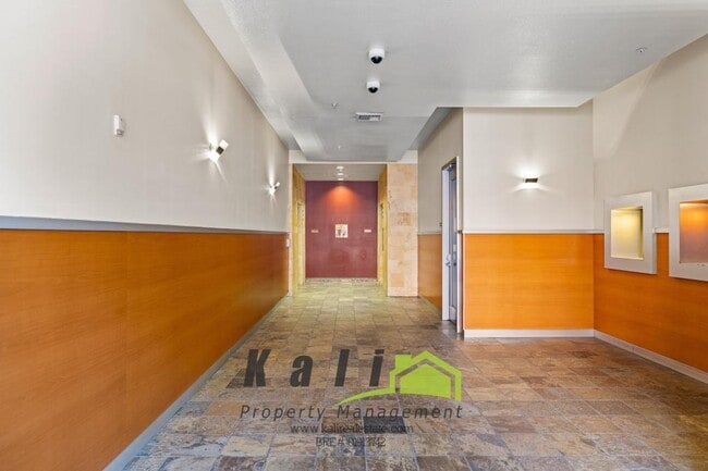 Building Photo - 445 Island Ave