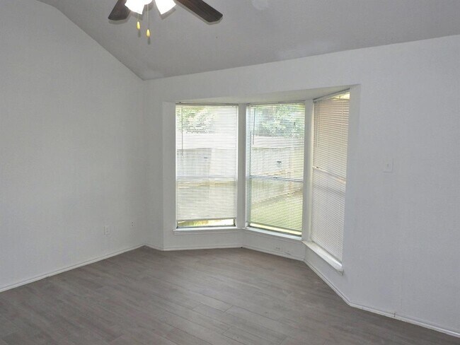 Building Photo - 2107 Creekshire Dr