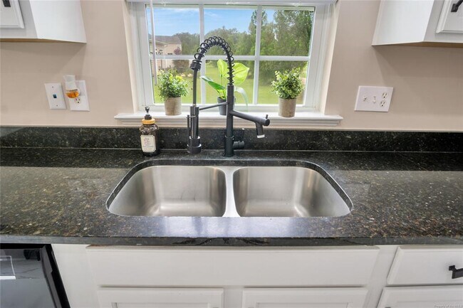 Building Photo - 10868 White Dogwood Dr