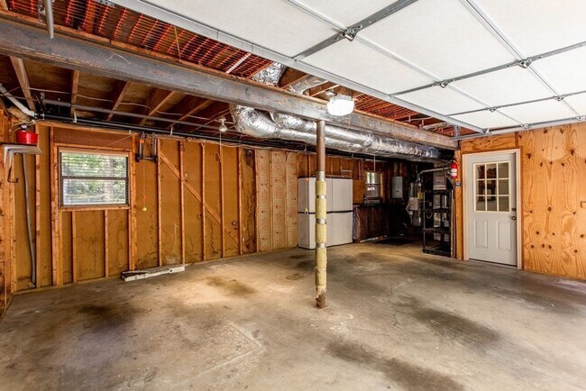 Building Photo - Contemporary East Cobb Home in Pope School...