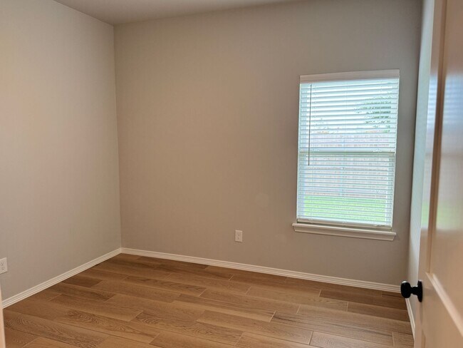 Building Photo - 4 West