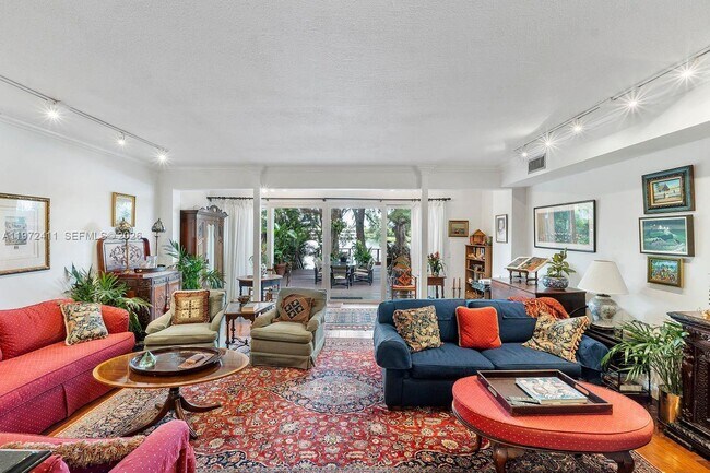 Building Photo - 4905 SW 71st Pl