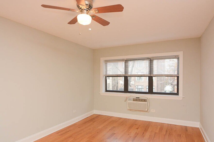 Building Photo - 448 W Barry Ave