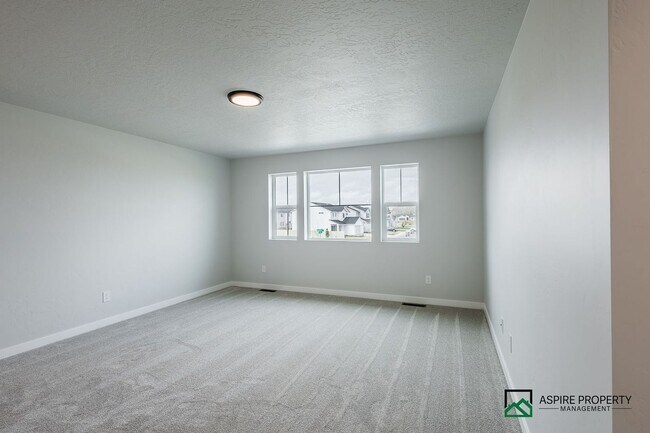 Building Photo - Brand New 5 Bed 3 Bath home 2600sf+ and a 3 car garage