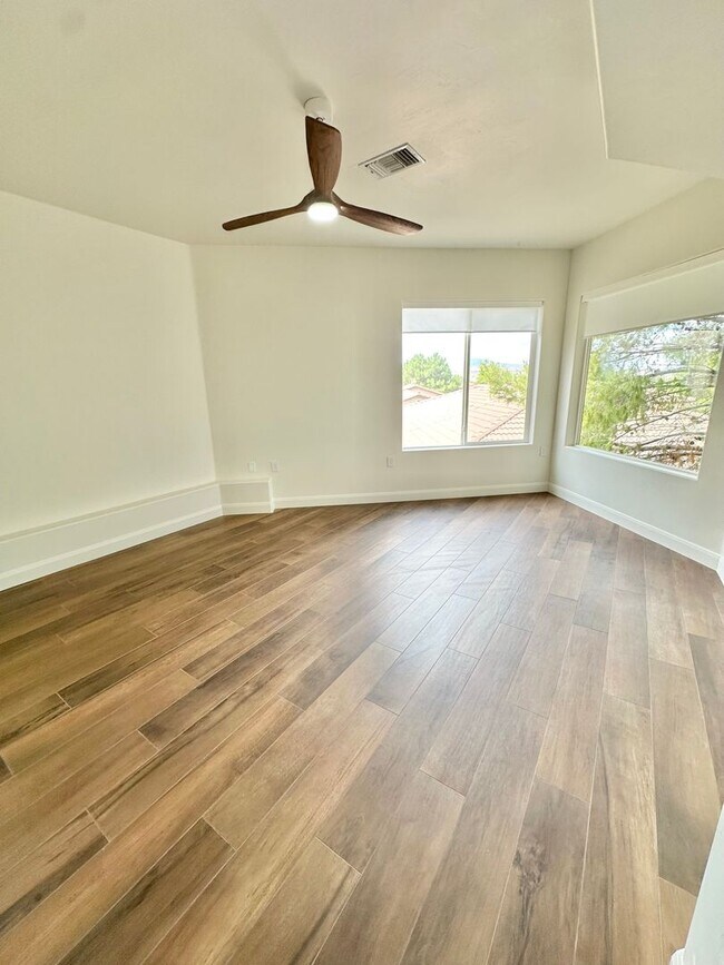 Building Photo - Beautiful 3-bed 2 bath Home! VIEWS VIEWS V...