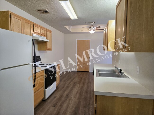 Building Photo - One-Bedroom with Garage