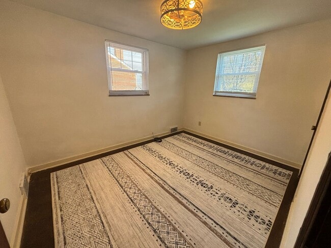 Building Photo - bev1552