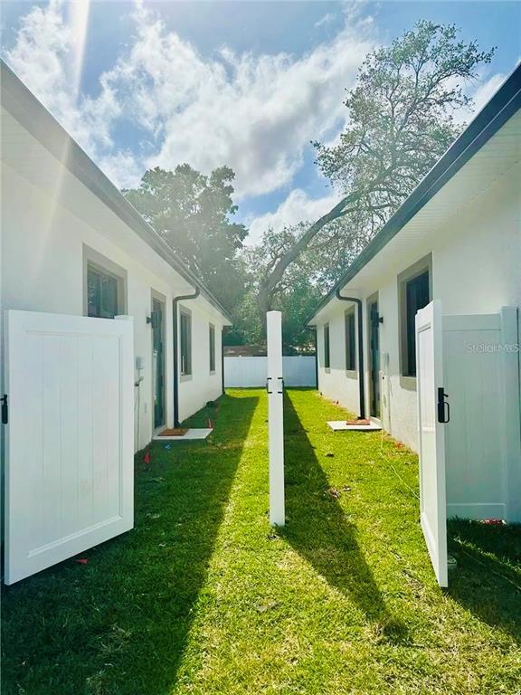 Building Photo - 4106 N Thatcher Ave