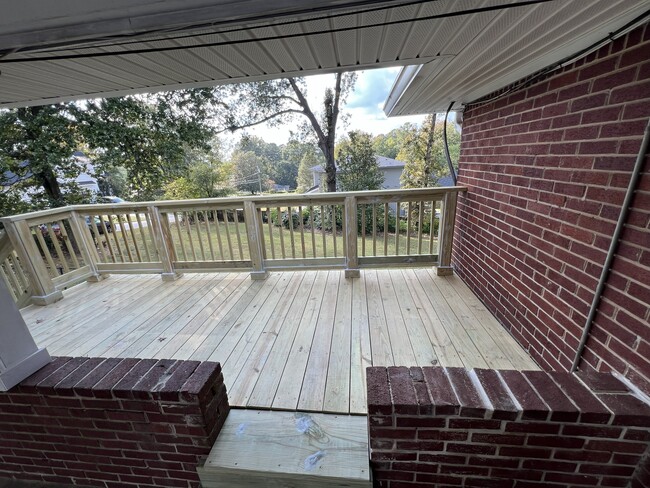 Building Photo - 3820 Orchard Rd SE