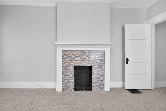 Building Photo - 84 N Monroe Ave