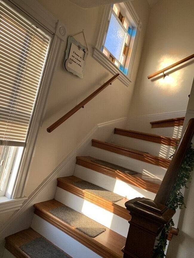 Building Photo - SINGLE FAMILY HOME IN BEAUTIFUL QUIET QUAI...