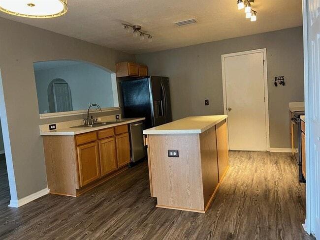 Building Photo - 10706 Opus Dr