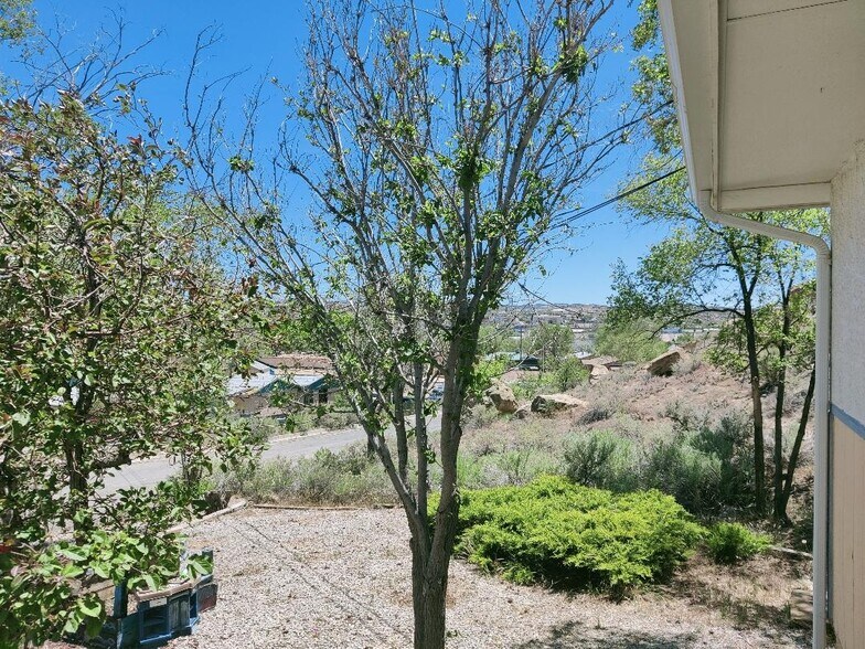 Building Photo - 810 Georgiana Dr