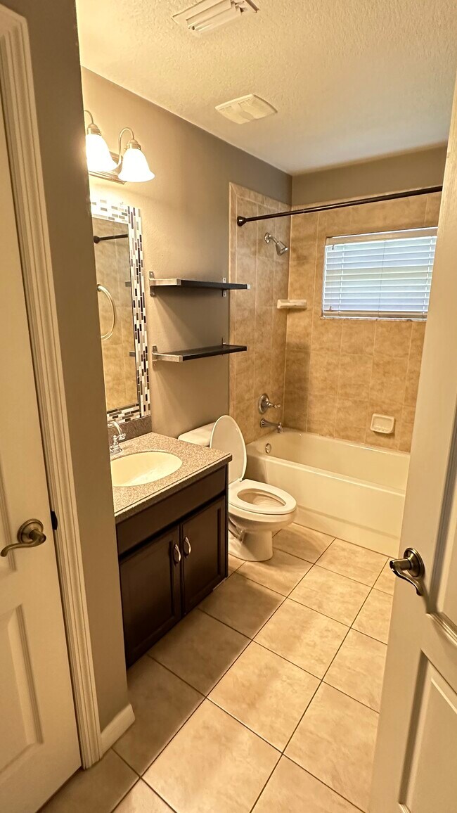 Building Photo - 2401 Nesslewood Dr