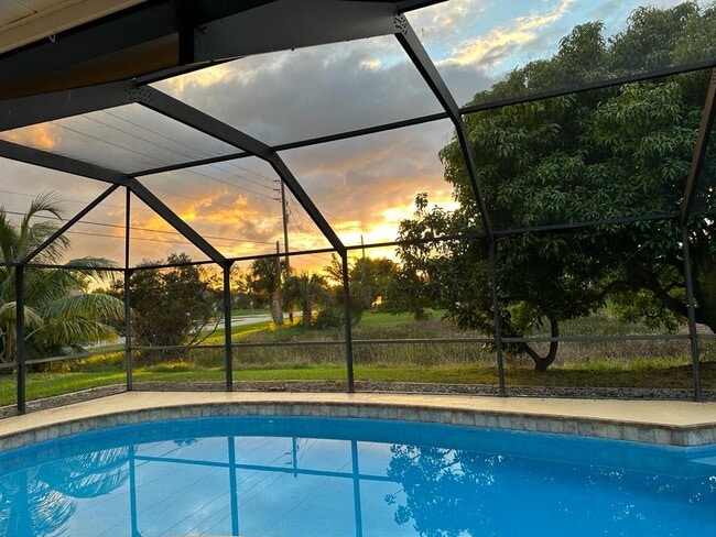 Building Photo - 5400 NW Emblem St