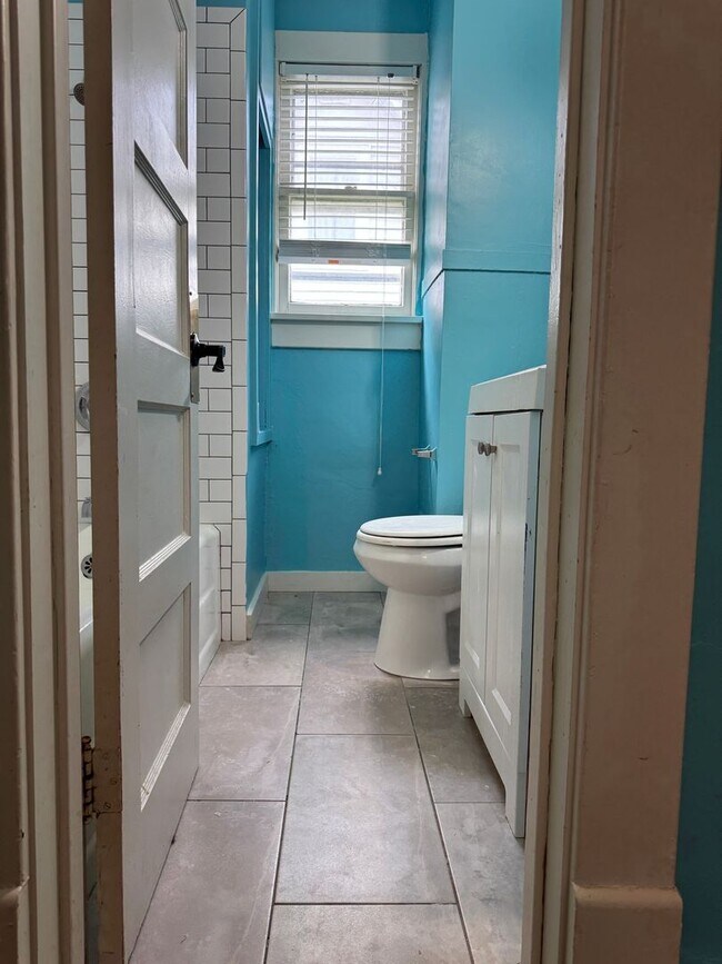 Building Photo - Charming Updated 2-Bed Ranch in the Heart ...